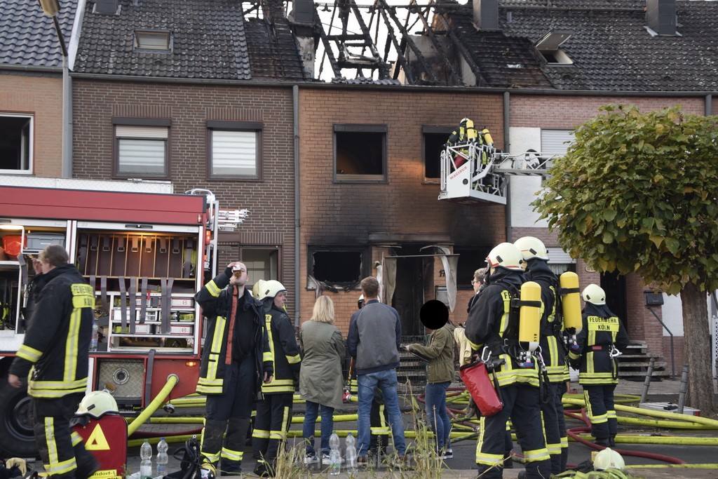 Feuer 2 Vollbrand Reihenhaus Roggendorf Berrischstr P158.JPG - Miklos Laubert